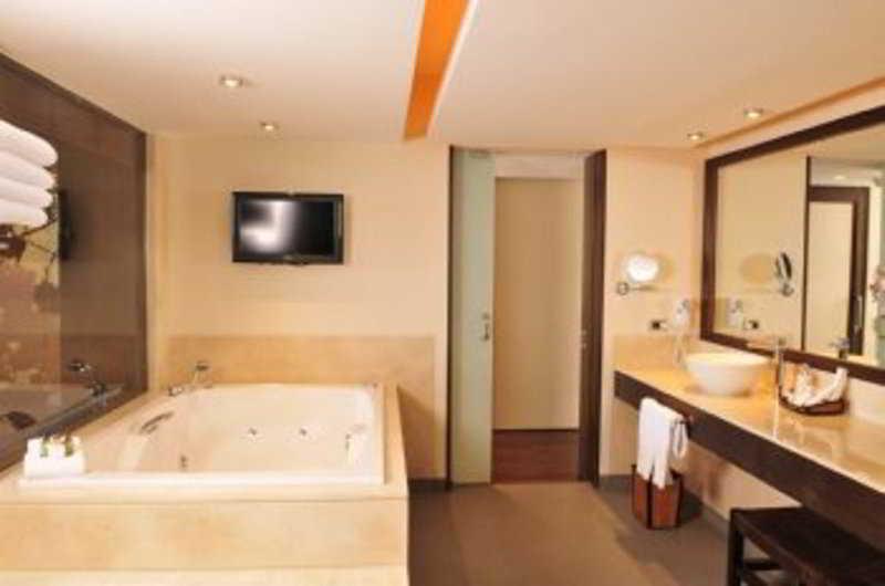 Hotel Dreams De Los Volcanes Puerto Varas Rum bild